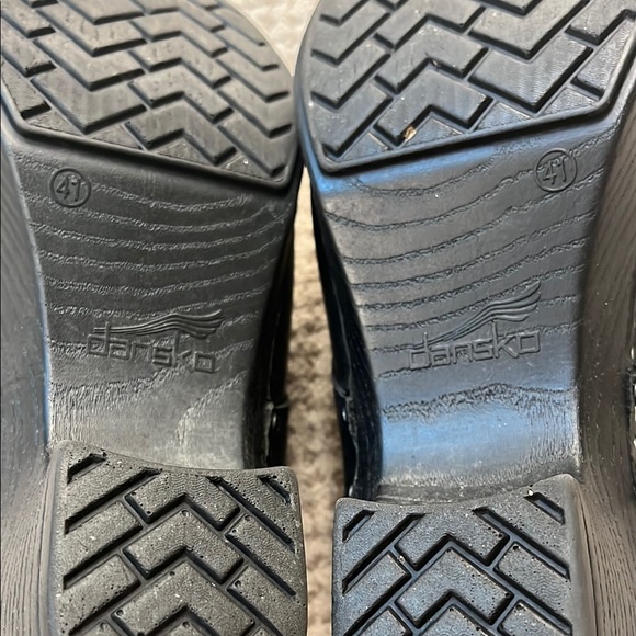 Dansko Professional Black Leather Clogs with Heel Backs - Picture 3 of 9